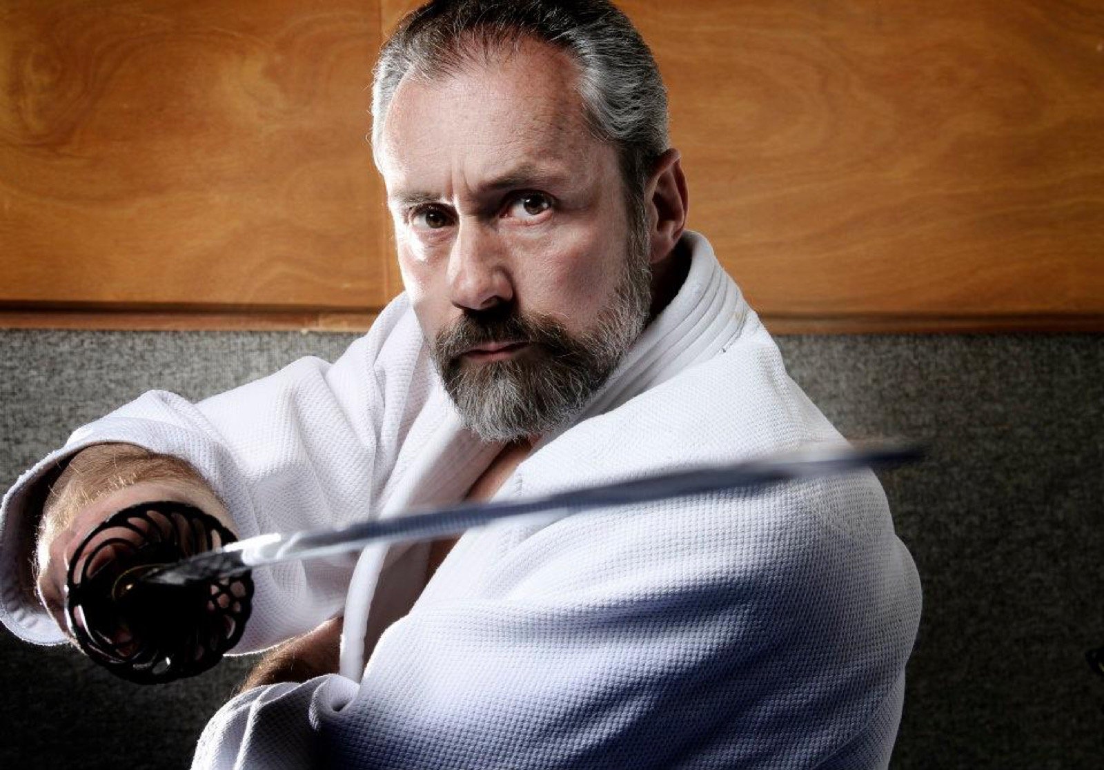 Maestro Amadeo Valladares Álvarez practicando con katana
